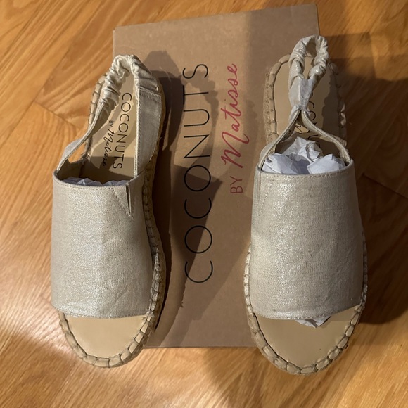 sandals size 8 - “Darling” Coconuts by Matisse NEW

Lt gold - size 8
Sling back